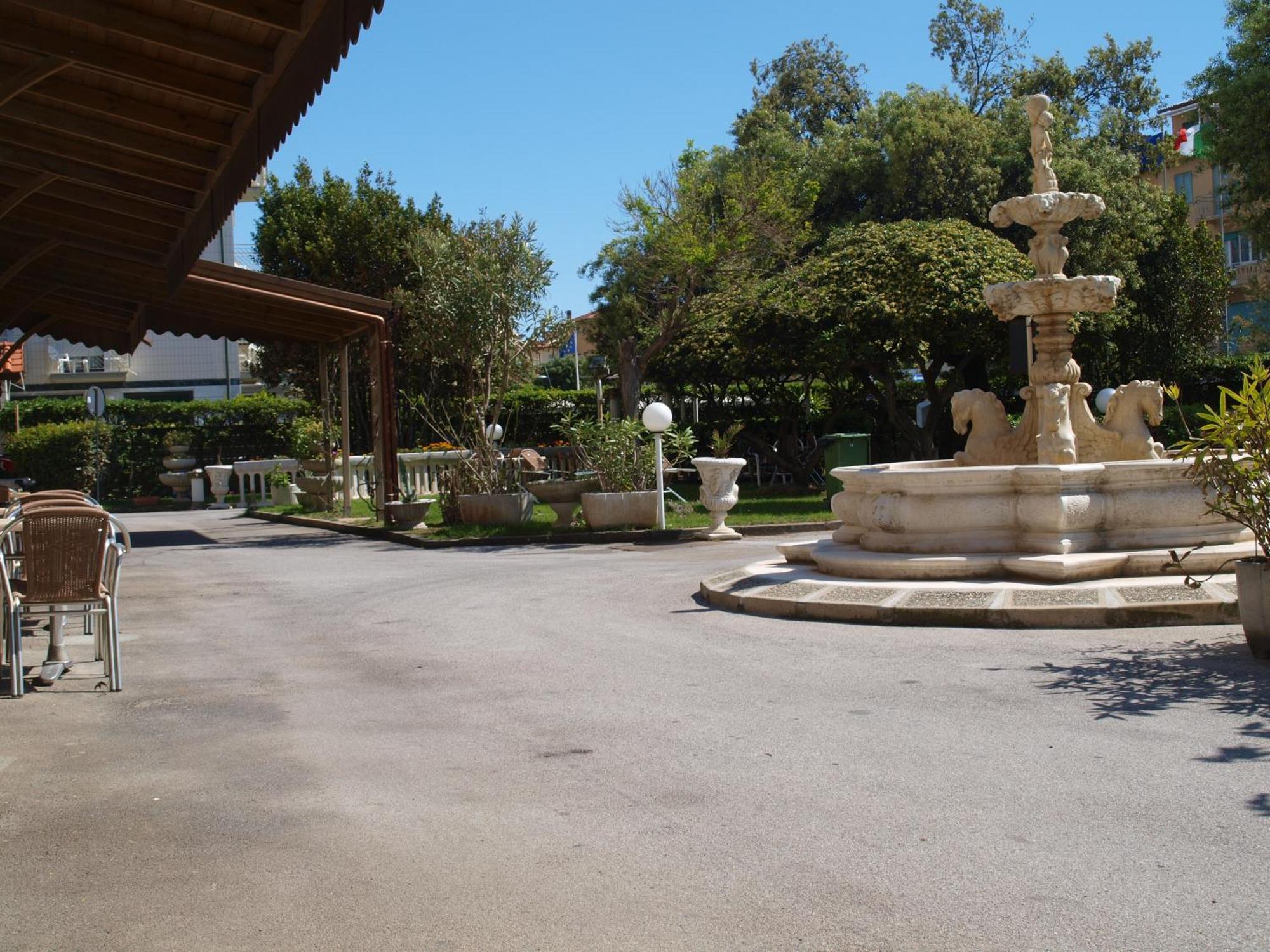 Hotel Villa Colombo Lido di Camaiore Esterno foto