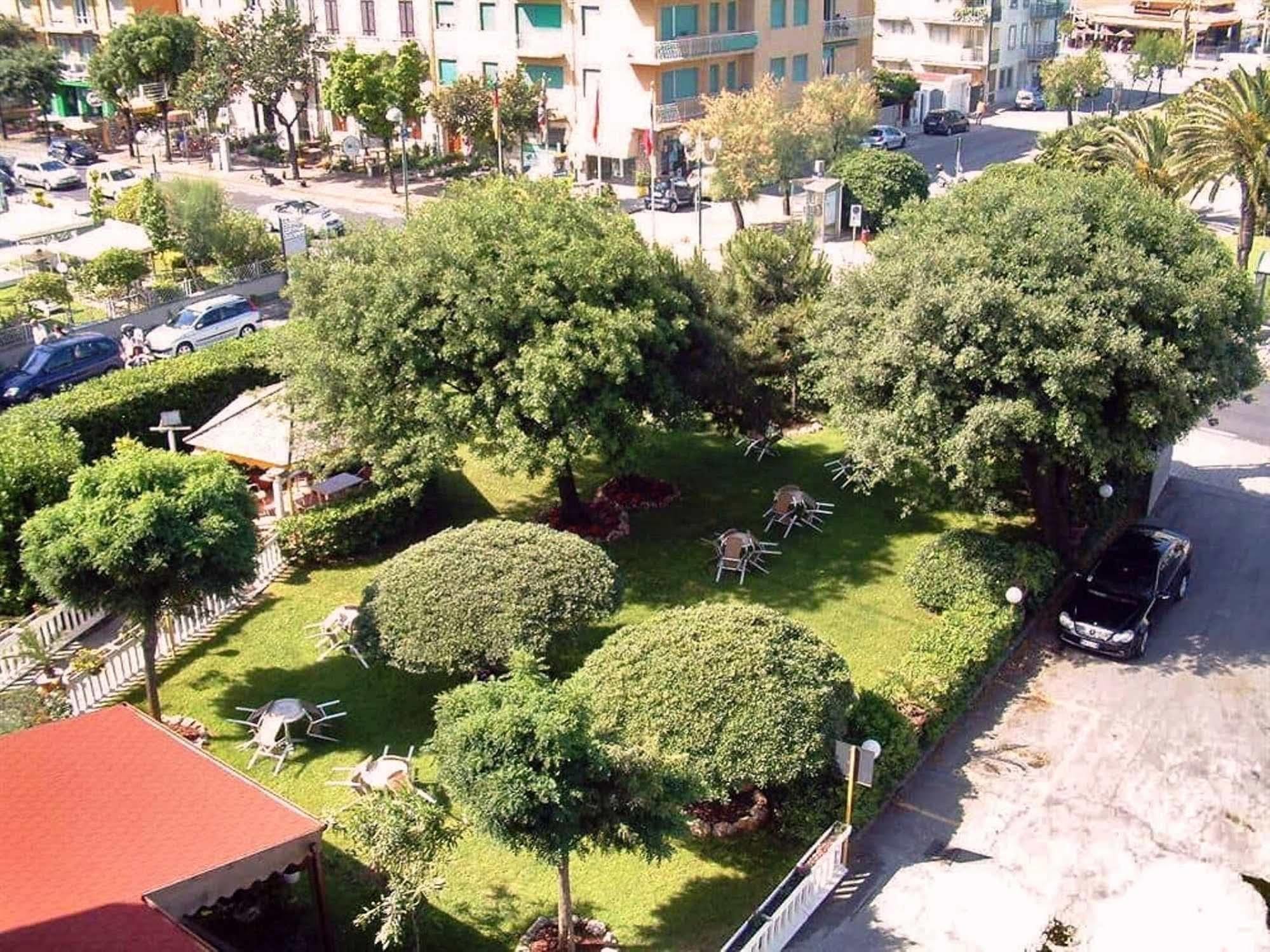 Hotel Villa Colombo Lido di Camaiore Esterno foto