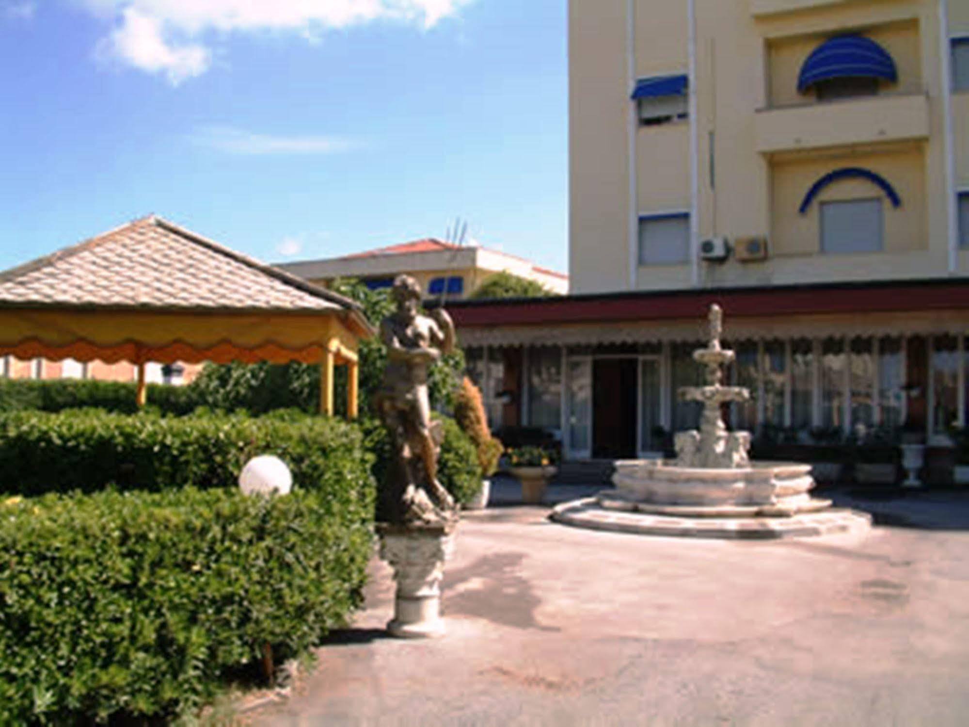 Hotel Villa Colombo Lido di Camaiore Esterno foto